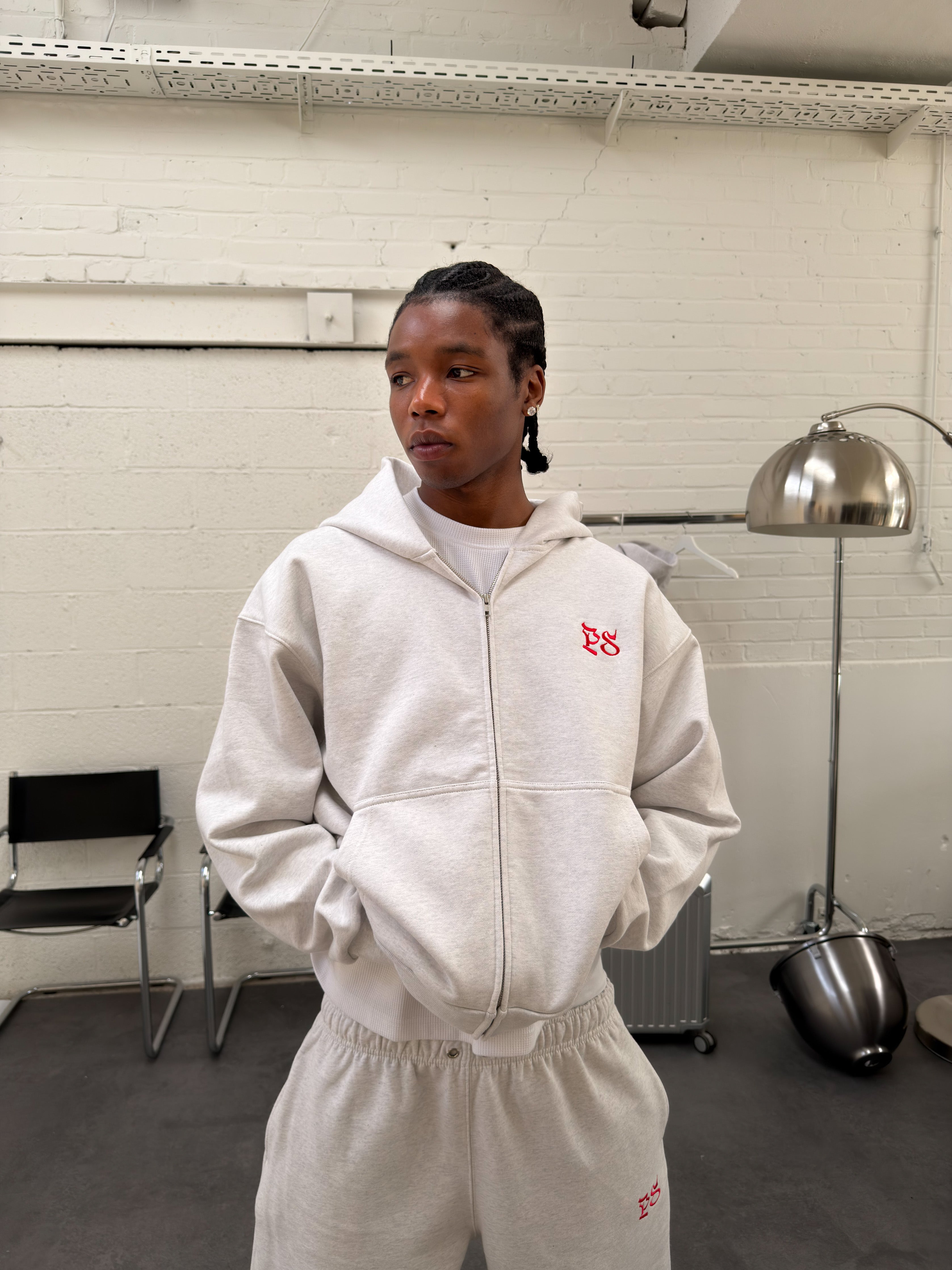 LIGHT GRAY ZIP-HOODIE
