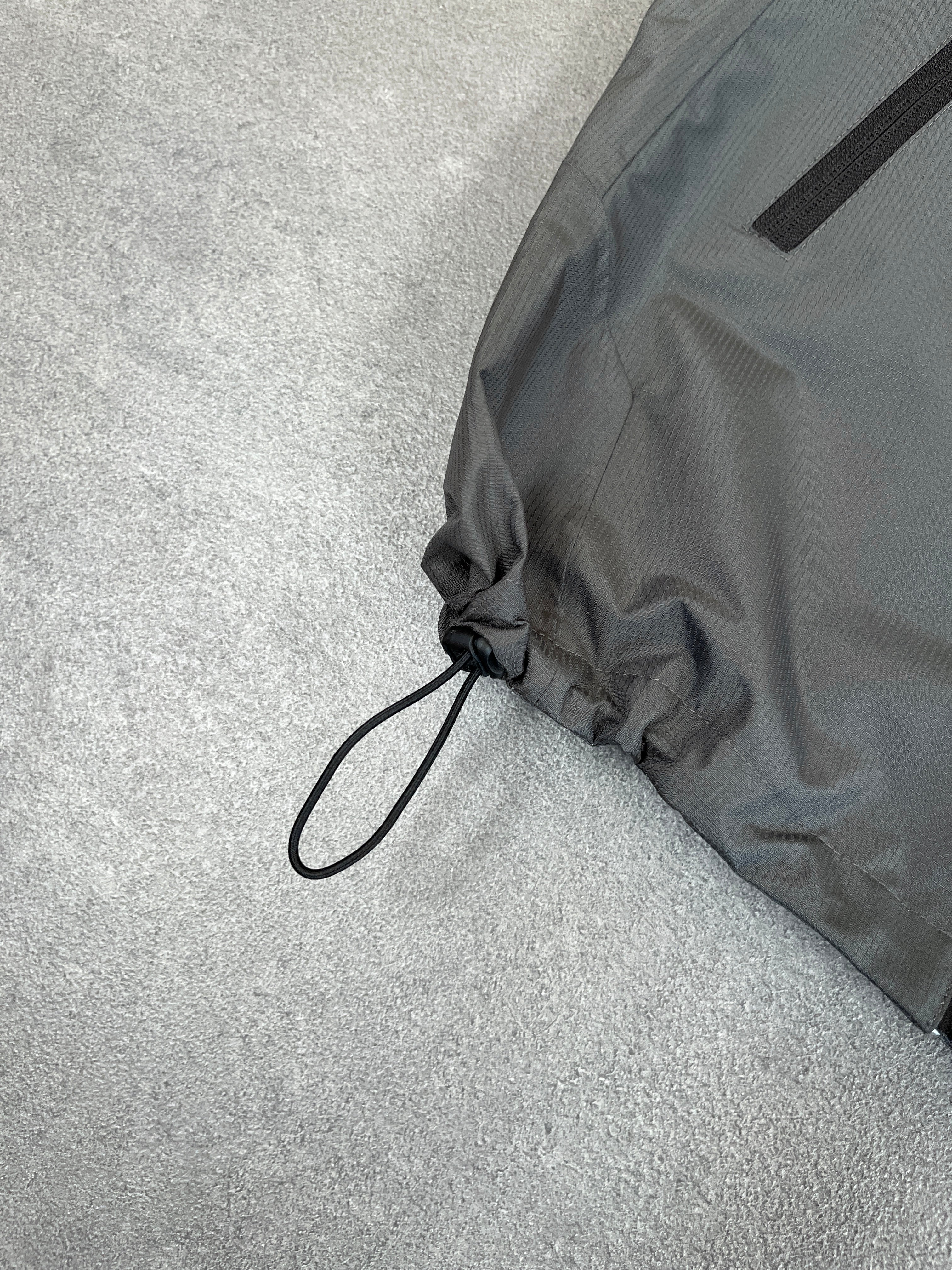 CHARCOAL GRAY RIPSTOP RAIN JACKET