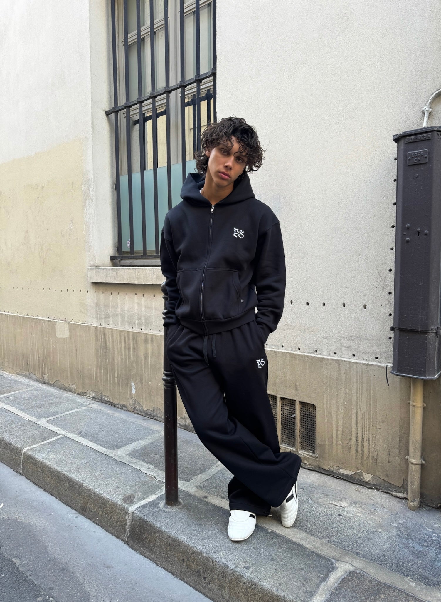 BLACK BAGGY TROUSER