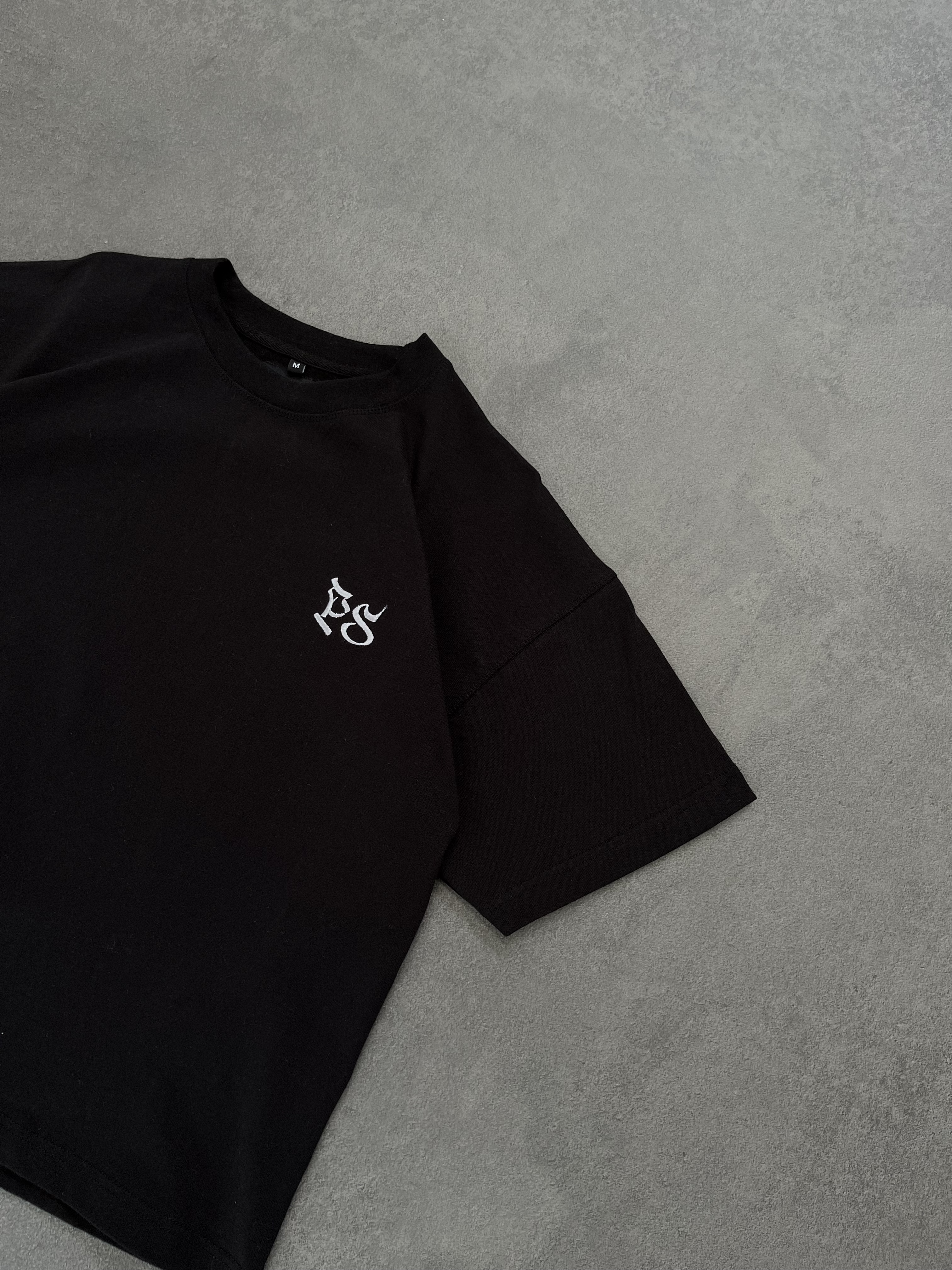 OG BOXY BLACK TEE