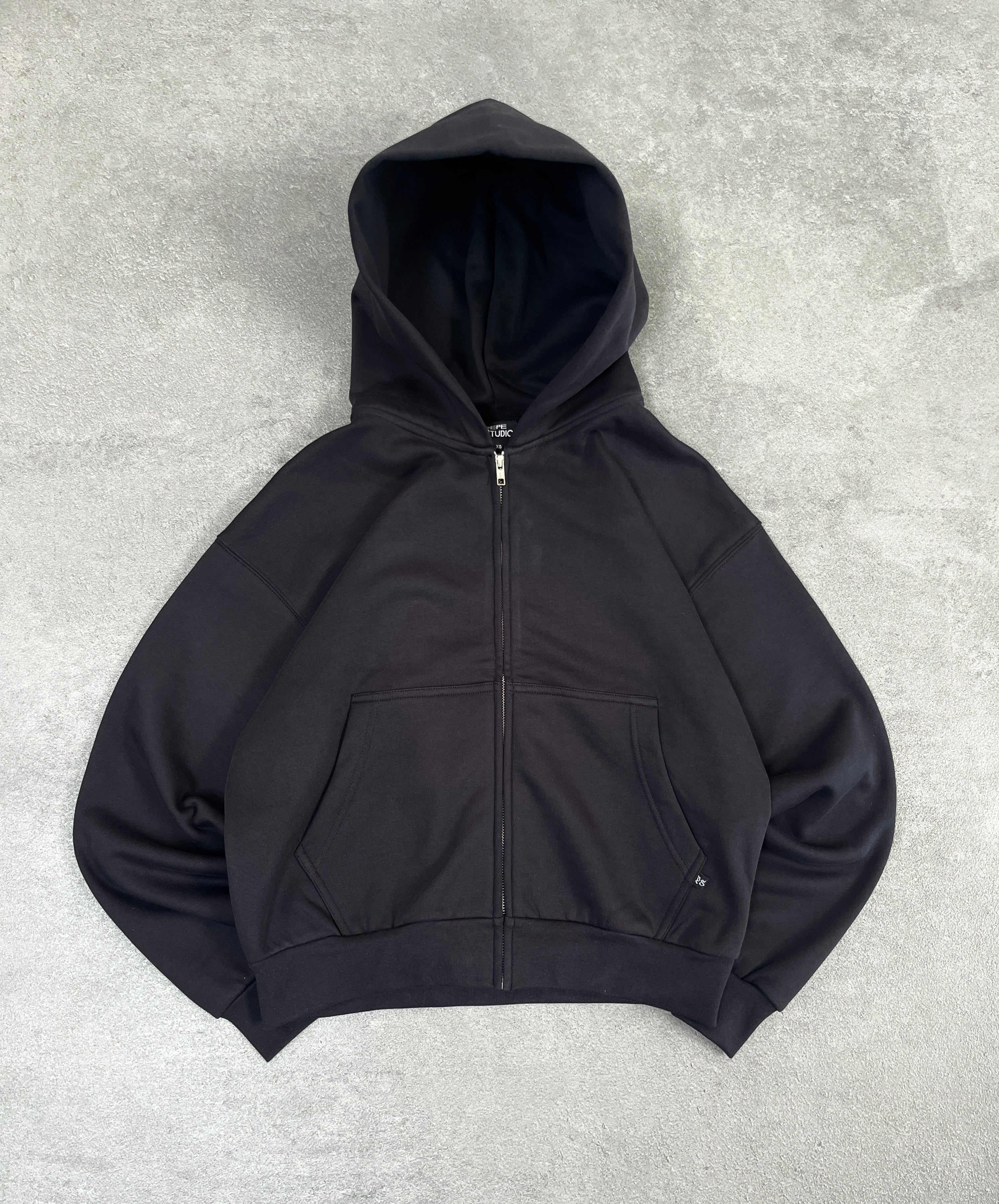 BLACK COMFY ZIP-HOODIE