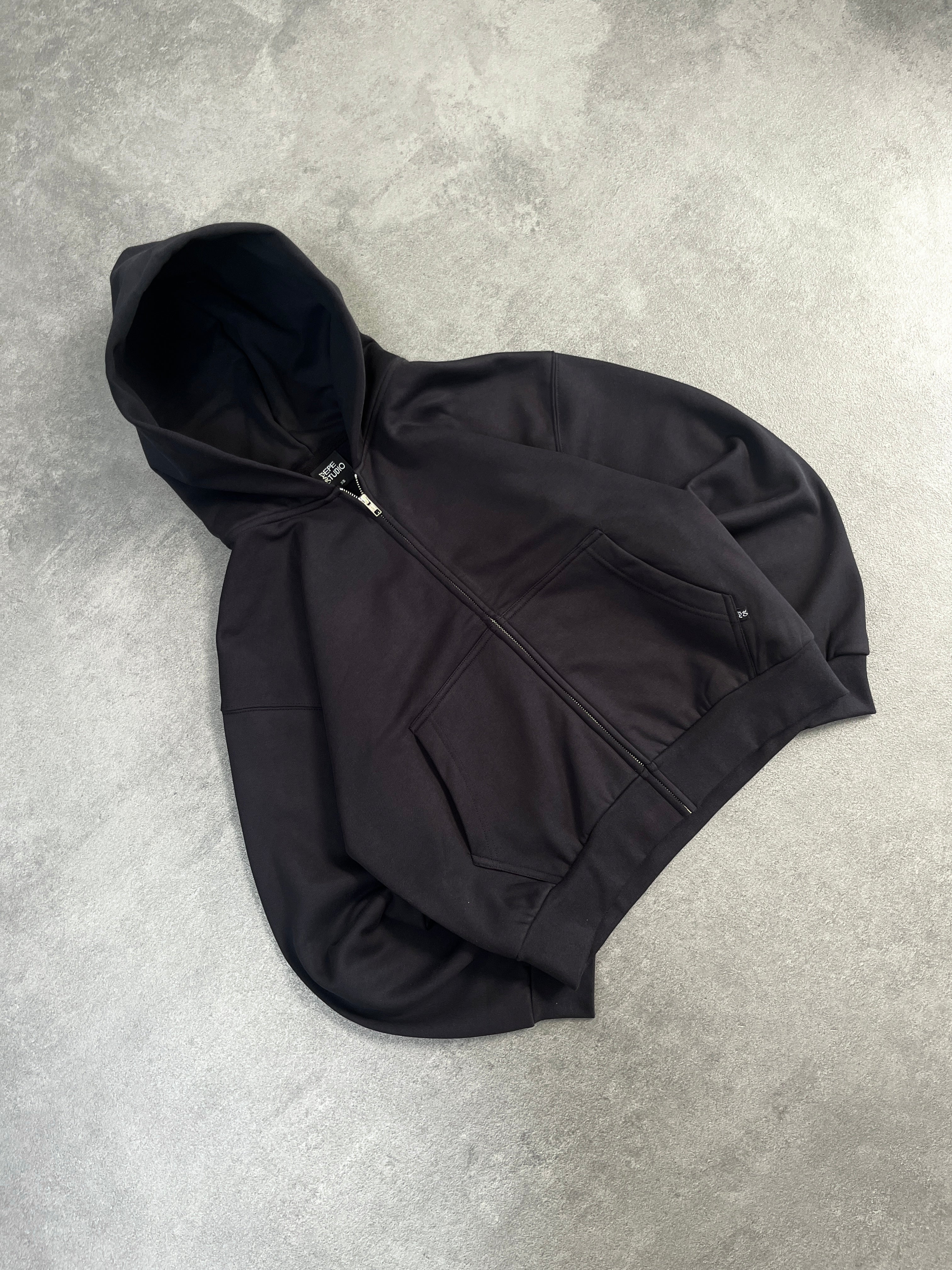 BLACK COMFY ZIP-HOODIE