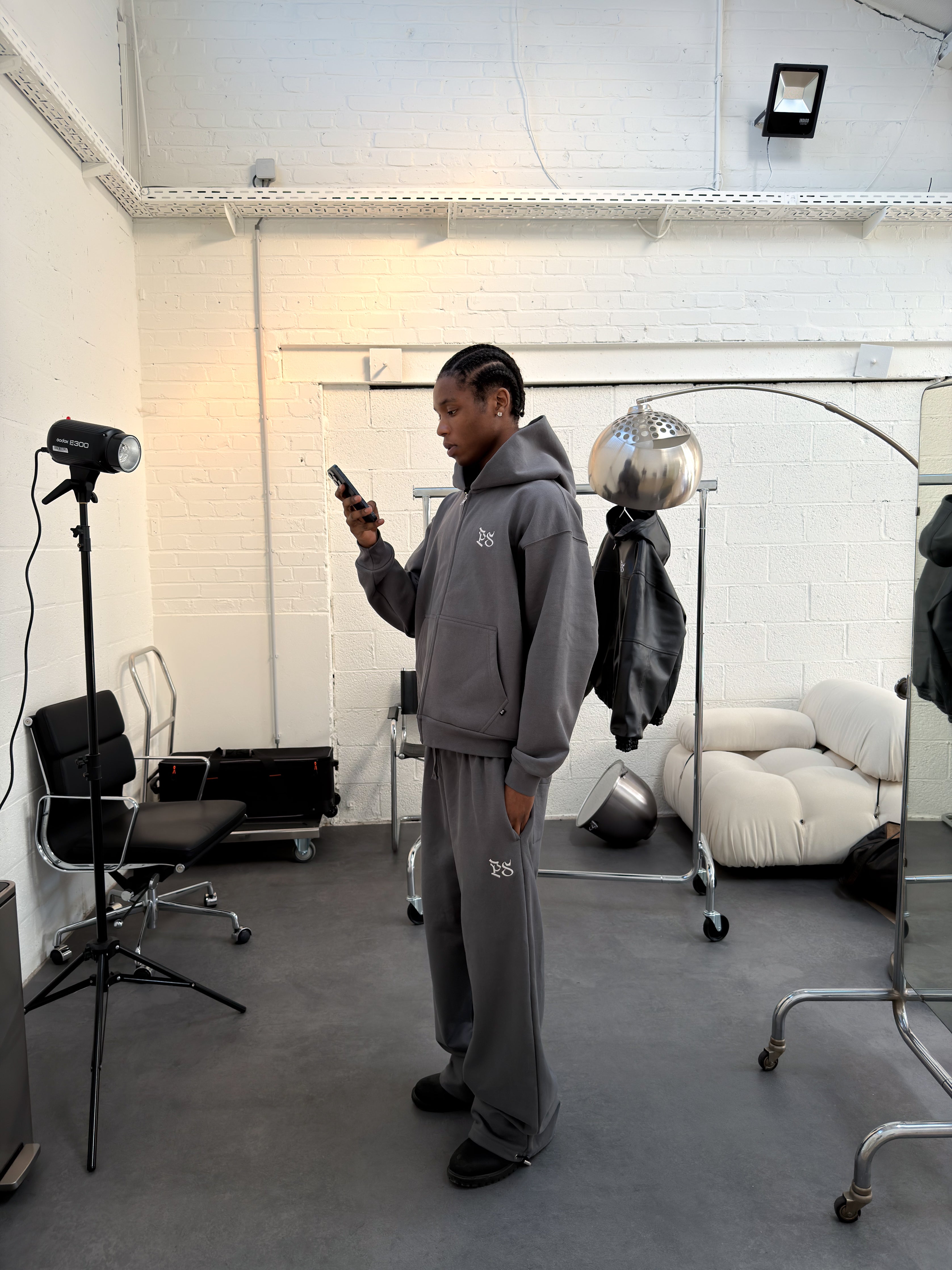 CHARCOAL GRAY ZIP-HOODIE